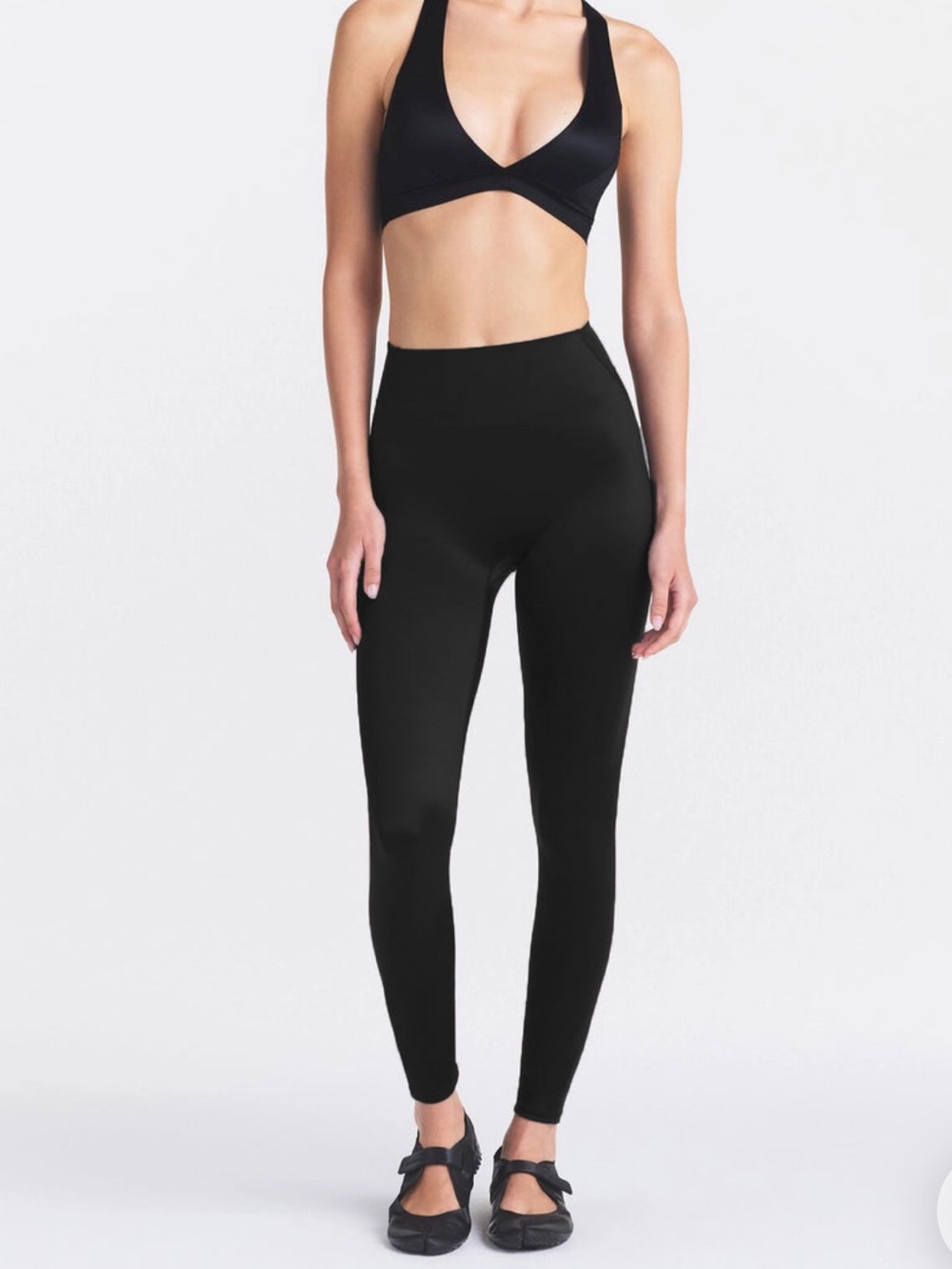 NIKESKIMS SATIN SHINE
BONDED WAIST LEGGING